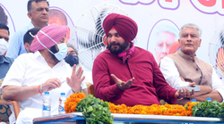 और बढ़ी पंजाब कांग्रेस की कलह! कैप्टन से मांगा गया इस्तीफा, तो हाईकमान को दे दी पार्टी छोड़ने की धमकी