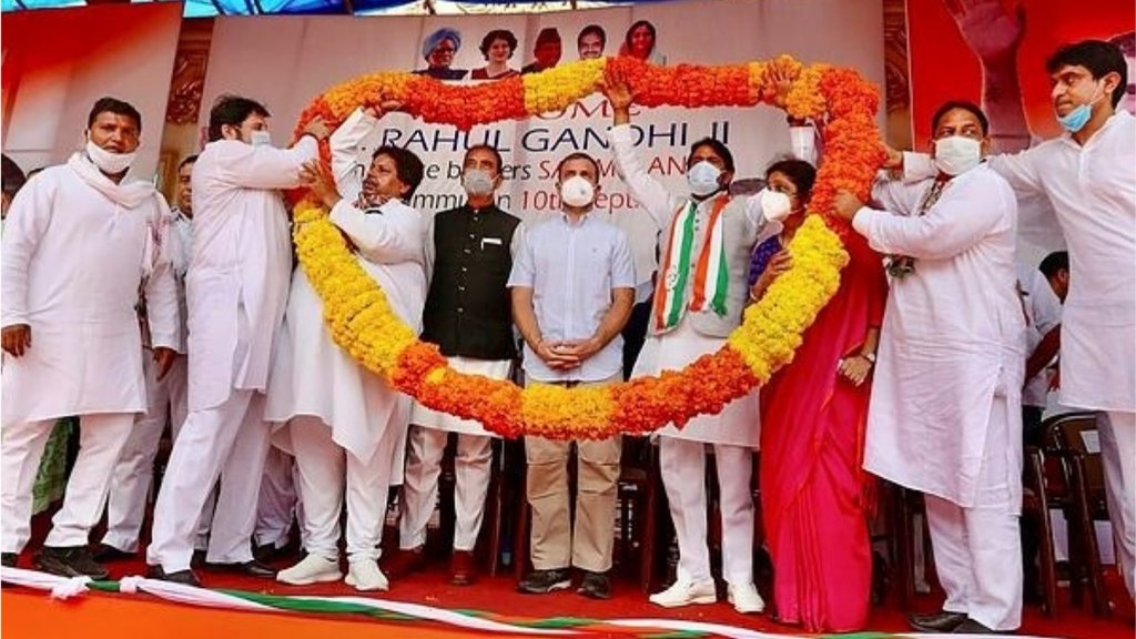 जम्मू में कार्यकर्ताओं को संबोधित करने के दौरान कांग्रेस नेता राहुल गांधी ने भाजपा और आरएसएस पर जमकर निशाना साधा। (फोटो - पीटीआई)