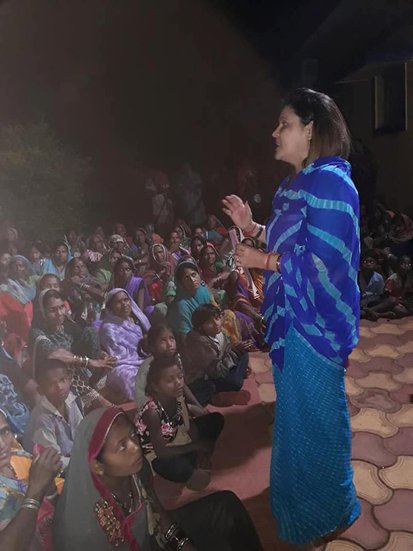 संपत्ति की बात करें तो राजा भैया की बहन के पास उनसे ज्यादा संपत्ति है। दरअसल 2018 में चुनाव आयोग को दिये हलफनामे में देवव्रत सिंह ने बताया था कि विभा के पास करीब 12 करोड़ रुपए की चल-अचल संपत्ति है। (यह भी पढ़ें: राजा भैया से ज्योतिरादित्य सिंधिया तक, आपस में जीजा साले हैं ये 15 राजनेता)