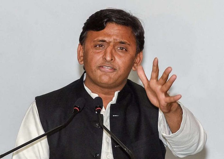अखिलेश यादव ने अपने पुराने साथी के लिए दो टूक शब्दों में कहा था- जब वचन उड़ गया तो हमने भी तय कर लिया कि जाएं, जहां जाना चाहें...ये समाजवादी पार्टी दोबारा उनके लिए दरवाजे नहीं खोलेगी। ये नई समाजवादी पार्टी है।ये दोबारा दरवाजा नहीं खोलेगी।(यह भी पढ़ें: ज्योतिरादित्य सिंधिया के स्कूल में पढ़ते हैं राजा भैया के बच्चे, पहले सिर्फ राजघरानों के बच्चों का होता था दाखिला)