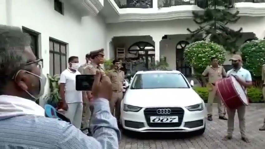 जेल में बंद बाहुबली नेता मुख्तार अंसारी की गाड़ियों के नंबर 0786 और 007 हैं। (यह भी पढ़ें: कोई भिड़ा राजा भैया से तो किसी ने मुख्तार अंसारी को चटाई धूल, बाहुबलियों के दांत खट्टे कर चुकी हैं यूपी की ये नेत्रियां)