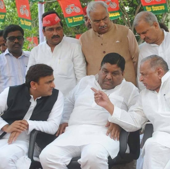 सपा के बड़े नेता और यूपी सरकार में मंत्री रहे अरविंद सिंह गोप ने भी लखनऊ यूनिवर्सिटी से ही पढ़ाई की है। उन्होंने यहां से वकालत की है।