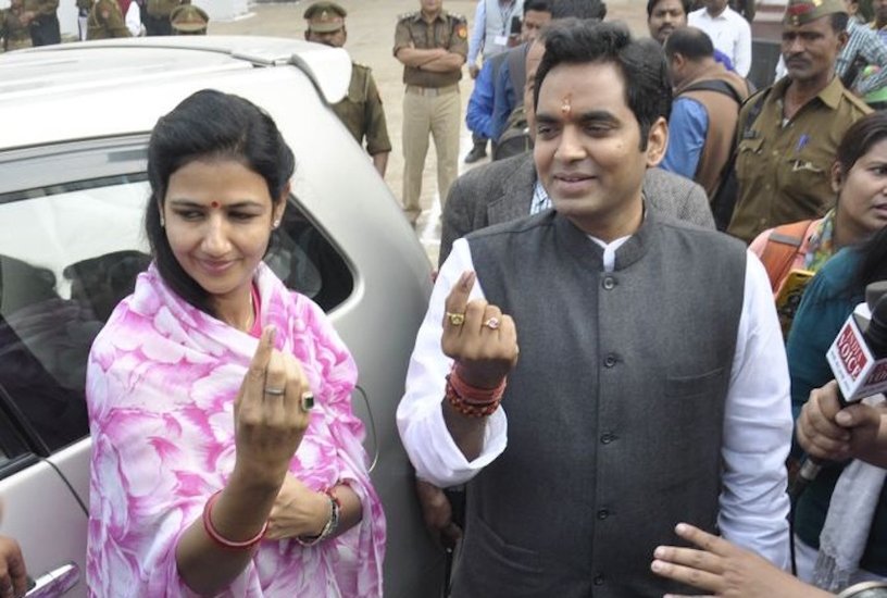 नोएडा मे बीजेपी विधायक पंकज सिंह की पत्नी सुषमा सिंह के पास 2.60 लाख रुपए की कुल कीमत के दो पिस्टल और एक रिवॉल्वर हैं।