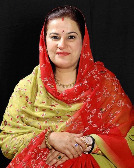 राजकुमारी रत्ना सिंह कालाकांकर राजघराने से हैं। वह प्रतापगढ़ लोकसभा सीट से सांसद रह चुकी हैं। प्रतापगढ़ सीट पर शुरू से इसी राजघराने का दबदबा रहा है। लेकिन राजा भैया के राजनीतिक उदय के साथ इस परिवार की प्रभाव कम होते गया।  (यह भी पढ़ें: जब प्रेग्नेंट थीं पत्नी तब जेल में बंद थे राजा भैया, मुलायम ने निकाला तब देख पाए थे बेटों का मुंह ) 