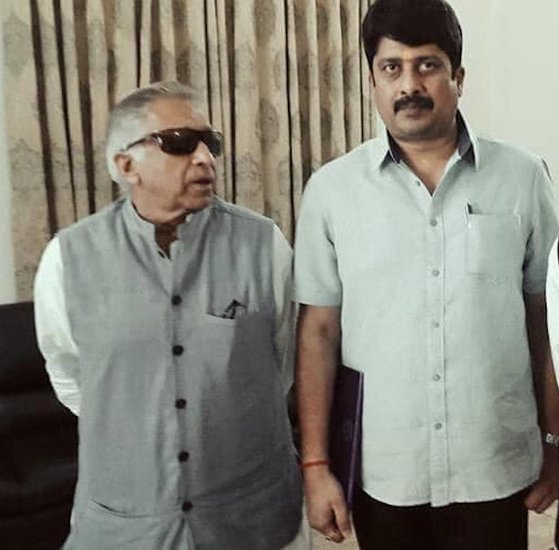 समथर राजघराने के राजा रंजीत सिंह जूदेव राजा भैया के सगे मामा हैं। रंजीत सिंह जूदेव कांग्रेस के एमएलए भी हैं। ( यह भी पढ़ें: ‘मायावती को छूकर हाथ गंदे नहीं करना चाहता’, जब बसपा चीफ के लिए ऐसा कुछ बोल गए थे राजा भैया )  