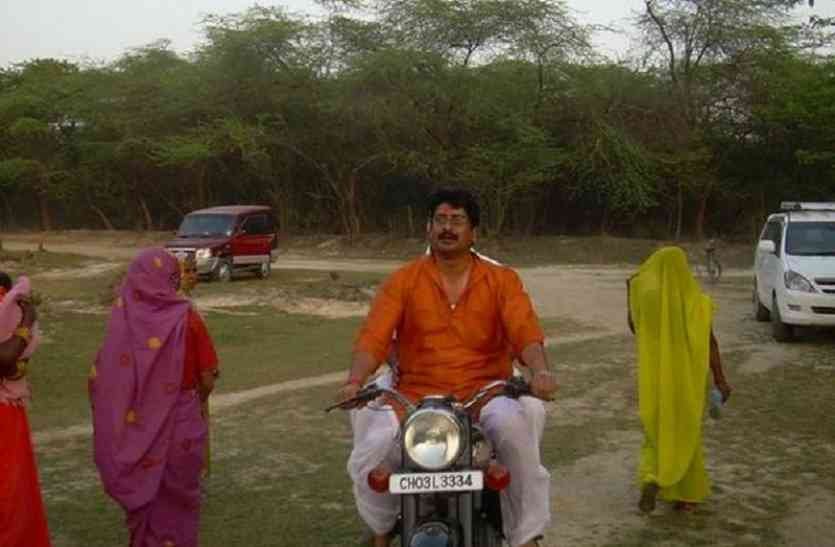 बाग बगीचों से गिरा 43 किलोमीटर की परिधि में बसा बेंती किला और इसके तालाब आकर्षण का केंद्र हैं। मायावती ने राजा भैया से अपनी अदावत का बदला उनके तालाब पर कब्जा कर लिया था।