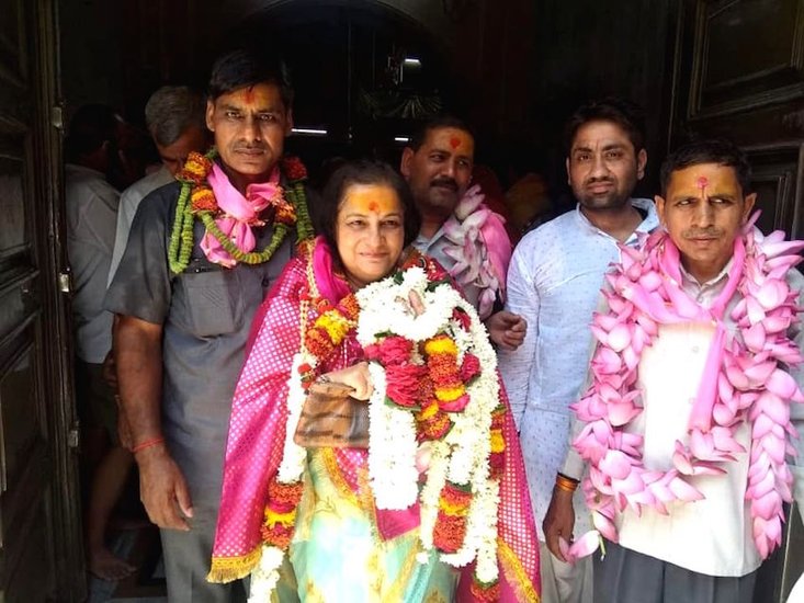 रत्ना सिंह के पिता राजा दिनेश सिंह भी कांग्रेस में थे और इंदिरा गांधी के बेहद करीबी भी रहे। वह विदेश मंत्री रह चुके थे। (यह भी पढ़ें: पिछले 30 सालों में ये 7 नेता बने यूपी के सीएम, कार सिर्फ योगी आदित्यनाथ के नाम)