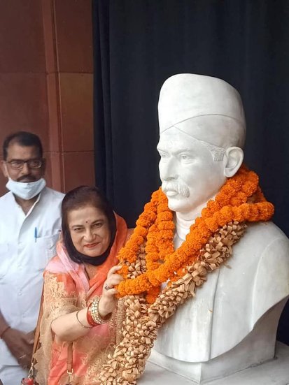बता दें कि राजकुमारी रत्ना सिंह की शादी राजस्थान के सिसोदिया परिवार में हुई है। उनके पति महाराणा प्रताप के वंशज हैं। हालांकि रत्ना सिंह ससुराल की जगह अपने मायके कालाकांकर में ही रहती हैं।