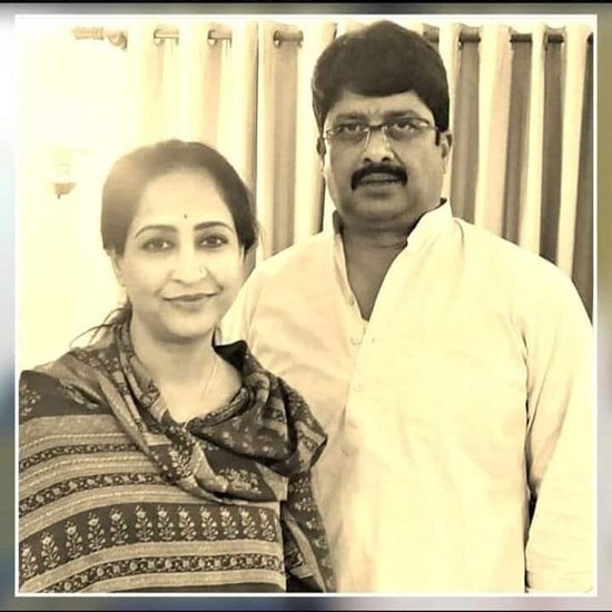 बता दें कि भानवी कुमारी एक बिजनेसवुमन हैं। राजा भैया के हलफनामे के मुताबिक उनकी पत्नी उनसे ज्यादा अमीर हैं। (यह भी पढ़ें : राजा भैया की बहन ने तलाक के बाद राजघराने के राजनेता से रचाई है शादी, जानिए क्या करती हैं विभा सिंह)