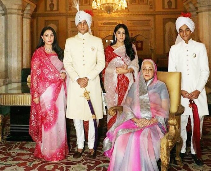 इस परिवार की राजकुमारी दीया कुमारी जो बीजेपी की नेत्री भी हैं, उन्होंने अपने दावे की प्रमाणिकता के लिए एक पत्रावली दिखाई थी, जिसमें भगवान राम के वंश के सभी पूर्वजों का नाम क्रम से लिखा हुआ था। इसी पत्रावली में 209 वें वंशज के रूप में सवाई जयसिंह और 307 वें वंशज के रूप में दिया के पिता महाराजा भवानी सिंह का नाम लिखा हुआ है।