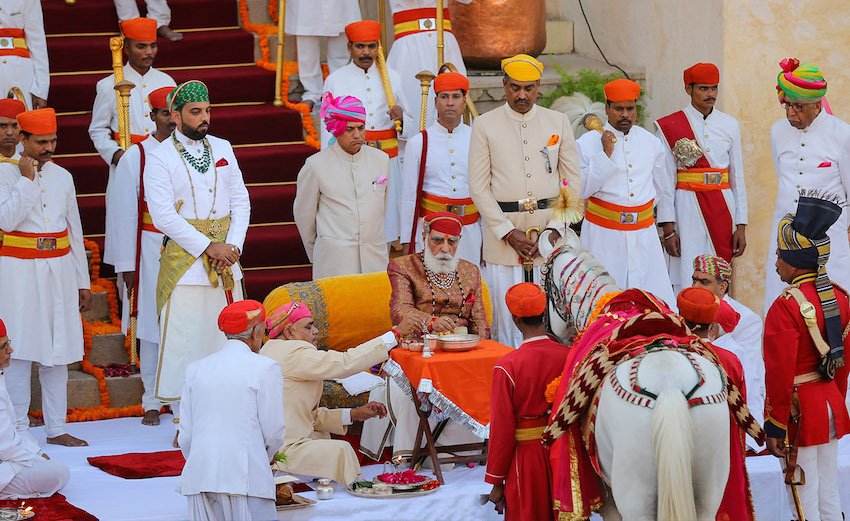 राजस्थान के ही मेवाड़ राजघराने के महाराज अरविंद सिंह मेवाड़ भी खुद को भगवान राम का वंशज बताते हैं।
