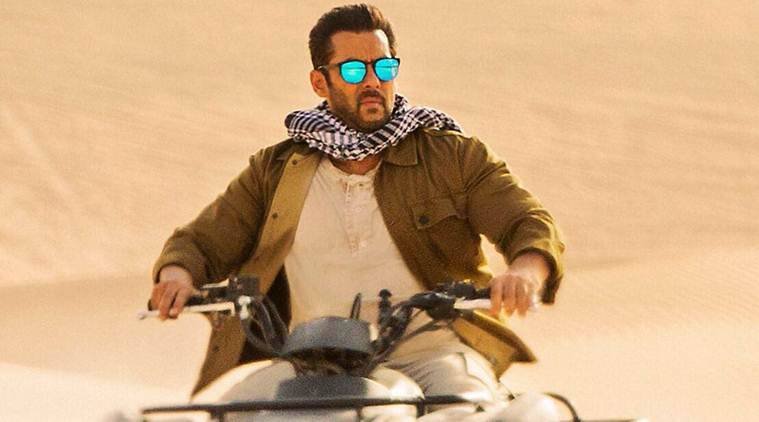 सलमान खान और उनकी मां ने शो पर हंसी मजाक करते हुए अपनी बॉडिंग भी दिखाई थी कि दोनों के बीच में मां बेटे से ज्यादा दोस्ताना रिश्ता है।