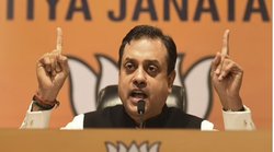 बीजेपी जहरीला सांप है- लाइव डिबेट में बोले कांग्रेस नेता तो मुस्कुराने लगे संबित पात्रा, दिया ऐसा जवाब