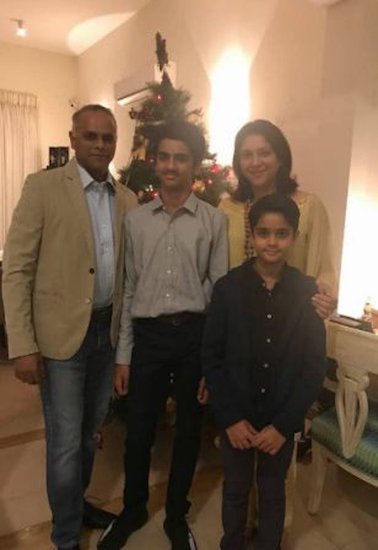Mr. and Mrs. Dutt: Memories of Our Parents नाम की किताब में प्रिया दत्त ने बताया है कि जब उन्होंने पिता सुनील दत्त से ओवेन के बारे में बताया तो वह चौंक गए थे। पहले तो शादी से कतराए लेकिन फिर बाद में राजी हो गए थे।