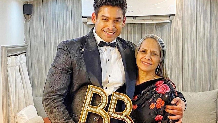 Siddharth Shukla Death: 2 सितंबर को मशहूर टीवी एक्टर सिद्धार्थ शुक्ला का निधन हो गया। सिद्धार्थ  40 साल के थे। उनके निधन की वजह हार्ट अटैक बताई जा रही है। सिद्धार्थ शुक्ला कलर्स टीवी (Colors TV) के चर्चित शो बिग बॉस (Bigg Boss) के विनर भी रह चुके थे। वह इस शो के सीजन 13 में प्रतिभागी थे। सिद्धार्थ शुक्ला के अलावा बिग बॉस के और भी कई प्रतिभागी रहे जो अकस्मात मृत्यु के शिकार हो चुके हैं। आइए डालते हैं ऐसे ही चंद नामों पर एक नजर: