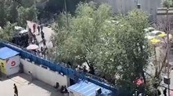 काबुलः पाकिस्तानी दूतावास के बाहर प्रदर्शन कर रहे लोगों पर तालिबान ने दागी गोलियां