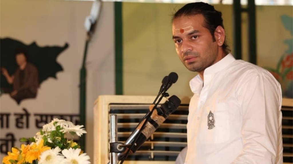 छात्र जनशक्ति परिषद नाम का एक नया संगठन बनाने के बाद से ही तेज प्रताप यादव ऐक्शन मोड में नजर आ रहे हैं। (फोटो - फेसबुक/TejPratapYadav)
