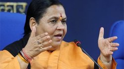 उमा भारती बोलीं, ब्यूरोक्रेसी कुछ नहीं होती, उठाती है हमारी चप्पल, कहा- वो हमें नहीं बल्कि हम उन्हें चलाते हैं