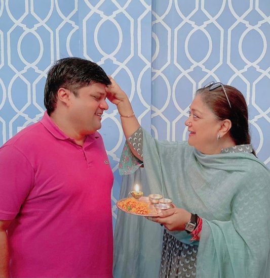 दुष्यंत सिंह धौलपुर राजघराने के महाराजा भी हैं। उन्हें विरासत में 5 रोल्स रॉयस कार मिली है। ये सारी कारें विंटेज हैं।