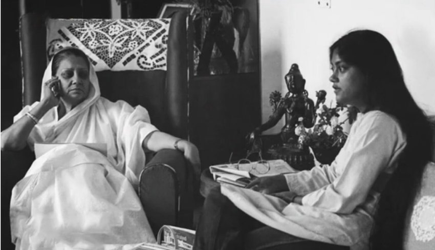 वहीं गायत्री देवी देर रात तक गाने सुनतीं और किताबें भी पढ़तीं। विजया राजे जल्दी सोने वालों में थीं।