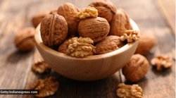अखरोट को क्यों कहा जाता है ‘ब्रेन फूड’? जानिये इसके हैरान करने वाले फायदे