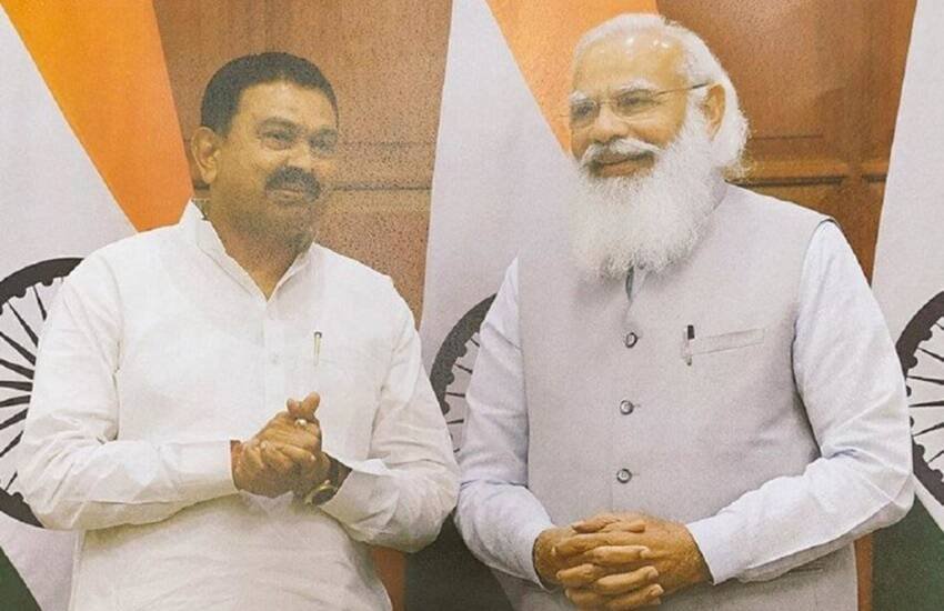 लखीमपुर खीरी से सांसद अजय मिश्र टेनी को 7 जुलाई, 2021 को भी केंद्रीय गृह राज्य मंत्री बनाया गया था। टेनी कानपुर यूनिवर्सिटी से एलएलबी ग्रेजुएट हैं।