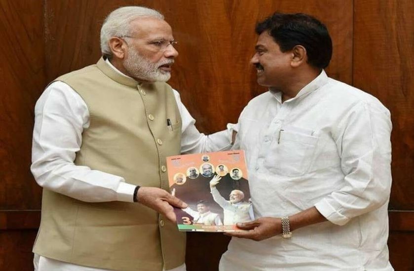 जुलाई 2021 में नरेंद्र मोदी कैबिनेट विस्तार में उन्हें केंद्रीय गृह राज्य मंत्री की कुर्सी सौंपी गई। उनके बैकग्राउंड को लेकर काफी चर्चा होती है।