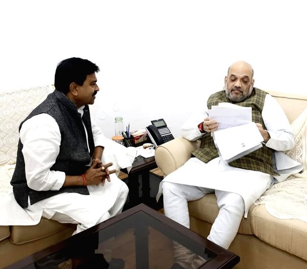 2019 में लोकसभा चुनाव के दौरान चुनाव आयोग को दिये अपने हलफनामे में अजय मिश्र ने बताया था कि उनके पास करीब साढ़े चार करोड़ रुपए की चल अचल संपत्ति है।