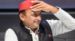 सपा के मंच से बीजेपी को वोट देने की अपील करने लगे अखिलेश यादव के नेता, वीडियो वायरल