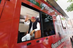 समाजवादी पार्टी के प्रदेश अध्यक्ष की फिसली जुबान, अखिलेश यादव को लेकर बोले – सपा प्रमुख ने किसानों को कर दिया तबाह