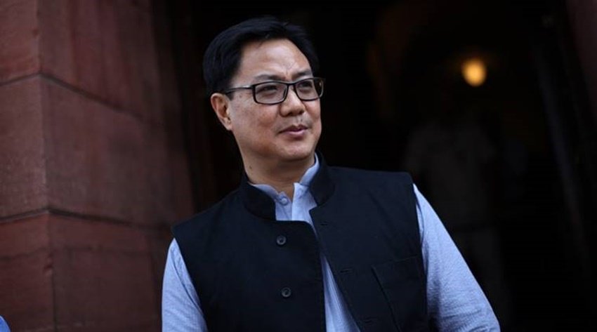 किरण रिजिजू 2014 से 2019 तक केंद्रीय गृह राज्य मंत्री थे। उन्होंने दिल्ली विश्वविद्यालय से वकालत की डिग्री ली है।