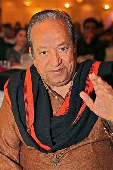 अरविंद त्रिवेदी के कहने के बाद ही दीपिका लाल कृष्ण आडवाणी से मिलीं। आडवाणी ने दीपिका से कहा 'आपकी आवाज़ बहुत अच्छी है। मैं चाहता हूं कि आप भारतीय जनता पार्टी की मेंबर बनें।'