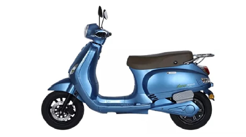 सिंगल चार्ज में 120 KM चलने वाली Aura Electric Scooter में आते हैं कई फीचर्स, जानिए कीमत (Photo- Benling Aura)