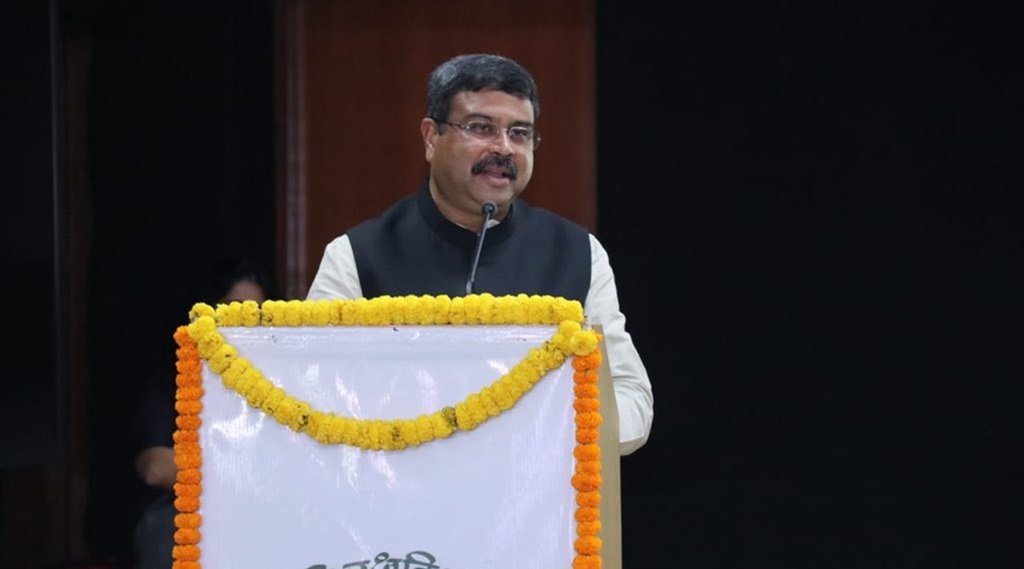 सितंबर में केंद्रीय मंत्री ने सभी केंद्रीय विश्वविद्यालयों को अक्टूबर के अंत तक 6000 विषम शिक्षण पदों को भरने के लिए कहा था। (Photo: Twitter/
@dpradhanbjp)
