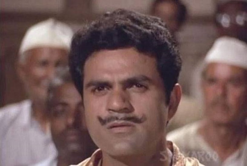 अजीत देओल की डेब्यू फिल्म का नाम था चिलमन। यह फिल्म 1965 में बननी शुरू हुई थी। हालांकि किन्हीं कारणों से फिल्म का निर्माण पूरा नहीं हो पाया। ये फिल्म कभी बन ही नहीं पाई। (यह भी पढ़ें: 13 साल छोटी हैं धर्मेंद्र से हेमा मालिनी, इन 8 एक्टर्स में से कुछ तो पत्नी से 29 साल तक हैं बड़े )