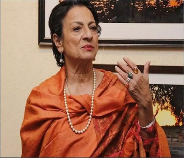 अजीत देओल ने तनुजा और धर्मेंद्र को लेकर दो चोर नाम की फिल्म प्रोड्यूस की थी।