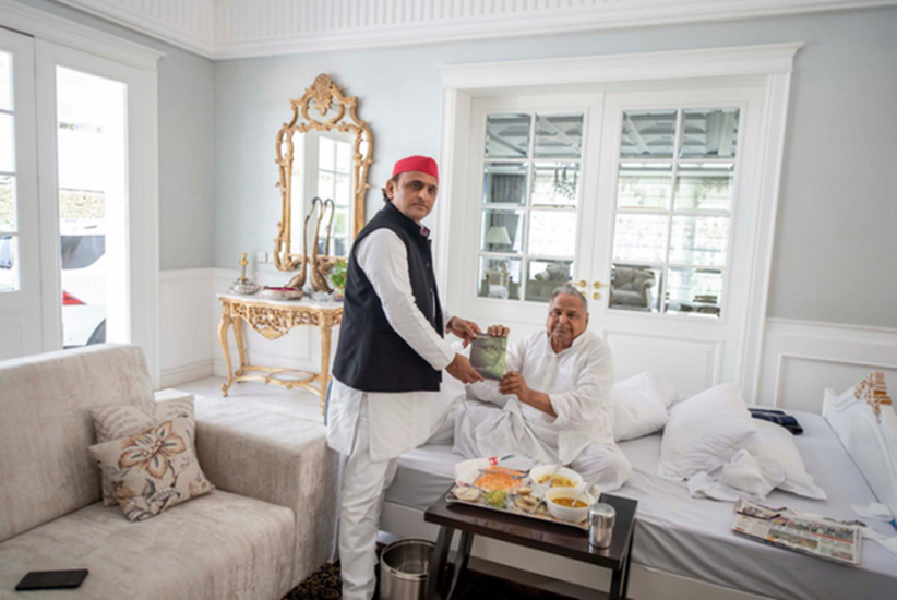 मुलायम सिंह यादव तीन बार यूपी के सीएम बने। उनके बाद उनके बेटे अखिलेश य़ादव भी सूबे के मुख्यमंत्री रहे।  (यह भी पढ़ें: पिता से भी ज्यादा डिंपल पर है भरोसा, पत्नी को सबसे अच्छा दोस्त मानते हैं अखिलेश )