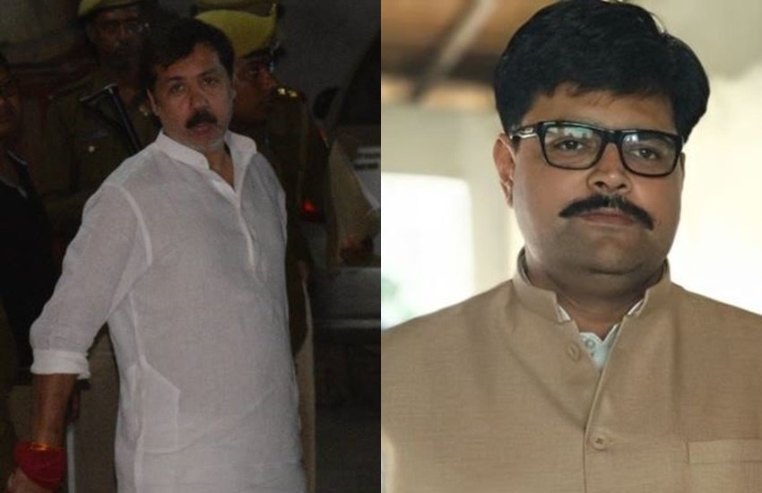 इसी फेहरिस्त में एक चर्चित जोड़ी और भी है। बसपा के पूर्व सांसद धनंजय सिंह और फैजाबाद से समाजवादी पार्टी के बाहुबली पूर्व विधायक अभय सिंह की। धनंजय और अभय लखनऊ विश्वविद्यालय में साथ पढ़ते थे। दोनों साथ ही ठेकेदारी और रंगबाजी किया करते थे। समय बदला और फिर दोनों आमने -सामने हो गए।  धनंजय सिंह तो ये आरोप भी लगा चुके हैं कि अभय सिंह ने उनपर जानलेवा हमला करवाया था जिसमें वह बाल-बाल बच गए थे। (यह भी पढ़ें: धनंजय – अभय सिंह से बृजेश – मुख्तार अंसारी तक, आपस में कट्टर दुश्मन हैं यूपी के ये 8 राजनेता)