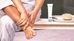 फटी एड़ियों की समस्या कदम-कदम रहें सेहतमंद