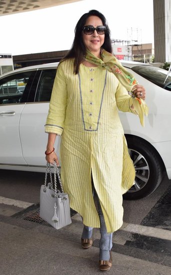 ये सनग्लासेज हेमा मालिनी की पर्सनालिटी को और भी ज्यादा अट्रैक्टिव बनाते हैं।