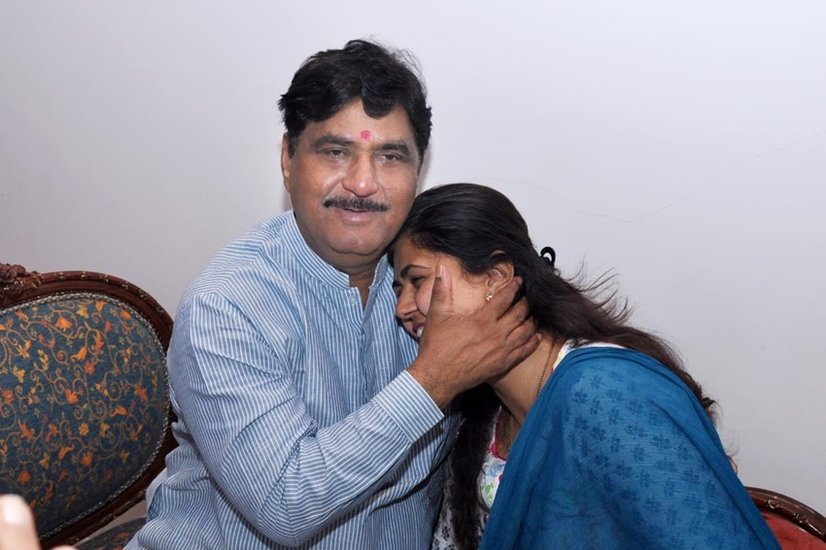 दिवंगत बीजेपी नेता गोपीनाथ मुंडे महाराष्ट्र के डिप्टी सीएम रह चुके थे। उन्होंने बीकॉम किया था। अब उनकी राजनीतिक विरासत उनकी बेटी पंकजा मुंडे संभाल रही हैं। पंकजा ने भी बीकॉम किया है। बीकॉम के बाद पंकजा ने एमबीए भी किया।