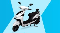 Bajaj Chetak और TVS iQube को टक्कर देगा ये इलेक्ट्रिक स्कूटर, सिंगल चार्ज में चलता है 120 km तक, कीमत 50 हजार से भी कम