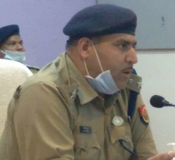 उनकी मेहनत रंग लाई और वह 2012 में आईपीएस अधिकारी बनने में सफल हुए।