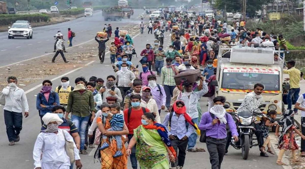 लॉकडाउन के दौरान पैदल घर जाने को मजबूर लोग। फाइल फोटो। लॉकडाउन के दौरान पैदल घर जाने को मजबूर लोग। फाइल फोटो।