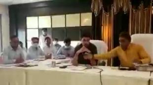 UP, Mathura, BJP Mayor, Municipal Commissioner, Clashed in the meeting, Mikes squabble