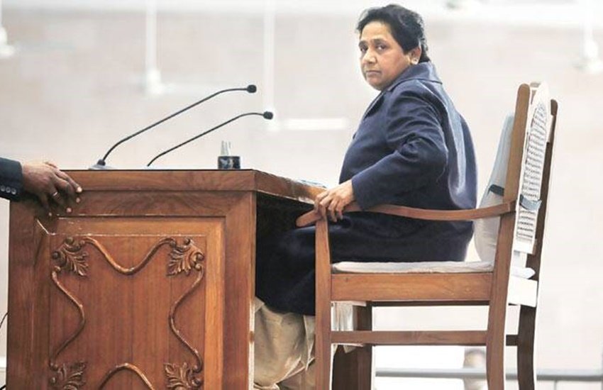 Mayawati, BSP: मायावती देश की बड़ी नेता हैं। वह चार बार उत्तर प्रदेश की मुख्यमंत्री रह चुकी हैं। यूपी में वह लगभग हर बड़े दल के साथ गठबंधन कर चुकी हैं, फिर चाहे वह बीजेपी (BJP) हो, कांग्रेस (Congress) या फिर मुलायम सिंह यादव (Mulayam Singh Yadav) की समाजवादी पार्टी (SP)। मायावती के नाम यूपी में सबसे ज्यादा बार सीएम बनने का रिकॉर्ड है। आइए जानें वह कब और किन परिस्थितियों में मुख्यमंत्री की कुर्सी पर काबिज हुईं।
