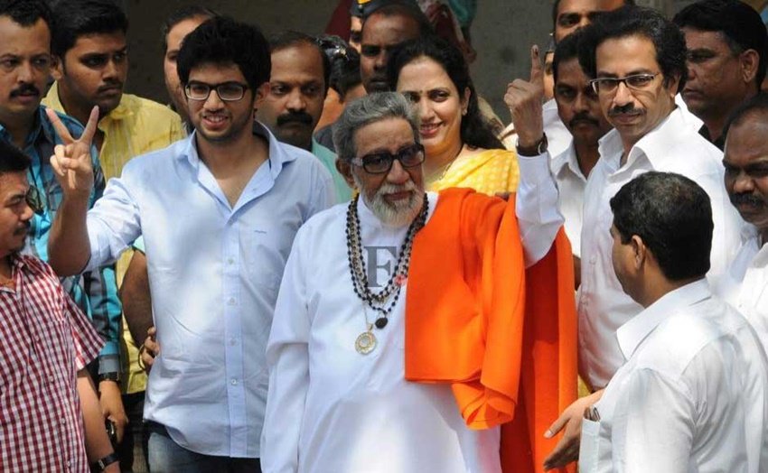 महाराष्ट्र के सीएम उद्धव ठाकरे के पिता बाल ठाकरे बड़े नेता थे। अब उनके बेटे आदित्य ठाकरे भी राजनीति में सक्रिय हैं।