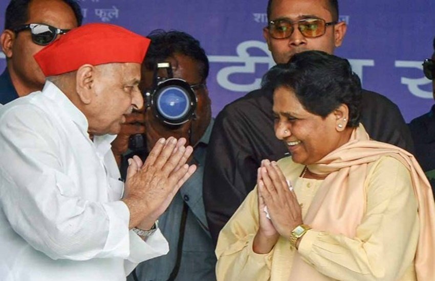 UP Assembly Elections: उत्तर प्रदेश में मुख्यमंत्री की कुर्सी पर अब तक 21 लोग बैठ चुके हैं। योगी आदित्यनाथ (Yogi Adityanath) राज्य के 21वें सीएम हैं। अखिलेश यादव (Akhilesh Yadav) के पिता मुलायम सिंह यादव (Mulayam Singh Yadav) से मायावती (Mayawati) जैसे नेता ऐसे भी रहे जो क्रमश: तीन और चार बार मुख्यमंत्री बने। आइए डालते हैं उन्हीं नेताओं पर एक नजर जो एक बार से ज्यादा यूपी के सीएम बने:  