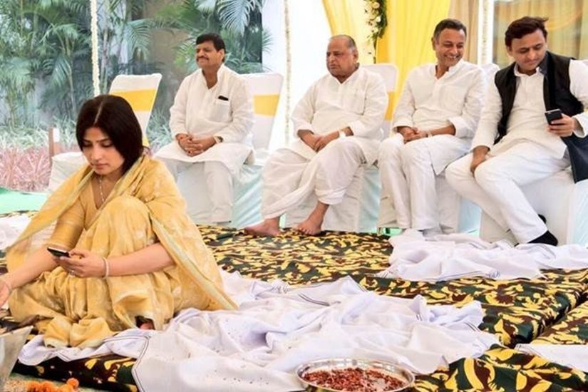 कभी दिग्गज समाजवादी नेता राम मनोहर लोहिया यूपी में कन्नौज सीट से जीतकर संसद पहुंचे थे। उनके बाद मुलायम सिंह यादव ने साल 1999 में इस सीट से चुनाव जीता और सांसद बने। इसके बाद साल 2000 से लेकर 2012 तक तीन बार अखिलेश यादव इस सीट से चुनाव जीतकर सांसद बने। (यह भी पढ़ें- बेटे की ओर इशारा कर नरेंद्र मोदी से क्या बोले थे मुलायम, अखिलेश यादव ने खुद खोला था राज)