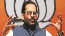 ओवैसी पर मुख्तार अब्बास नकवी का तंज: कम्युनल टिफिन में सेकुलर टमाटर का तड़का लगा रहे हैं कुछ लोग